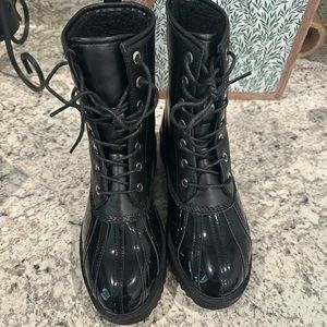 Black weather resistance boots NEVER WORN